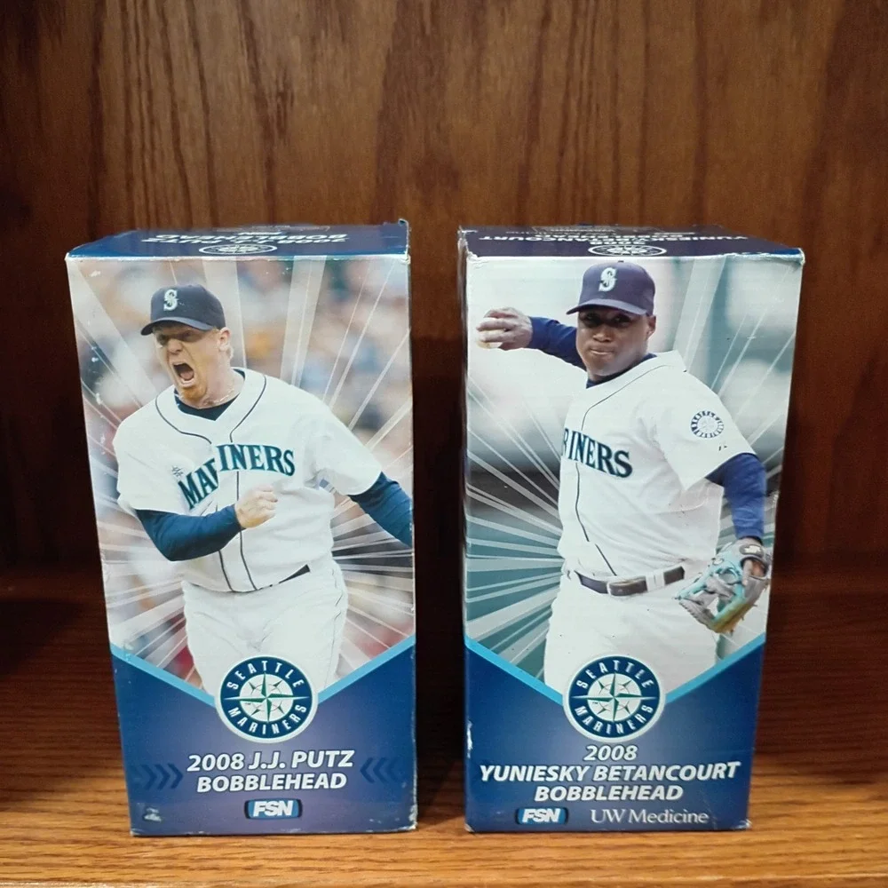 J.J. Putz #20 05/16/08 & Yuniesky Betancourt #5 08/08/08 Mariners Bobblehead SGA